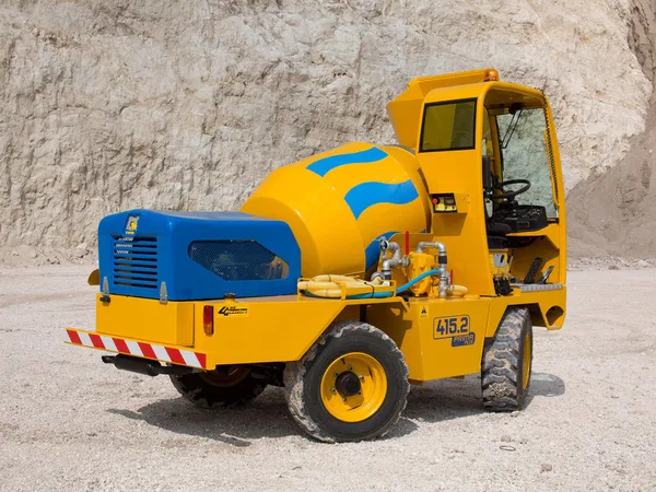 Самоходный бетоносмеситель Davino Prima 415.2