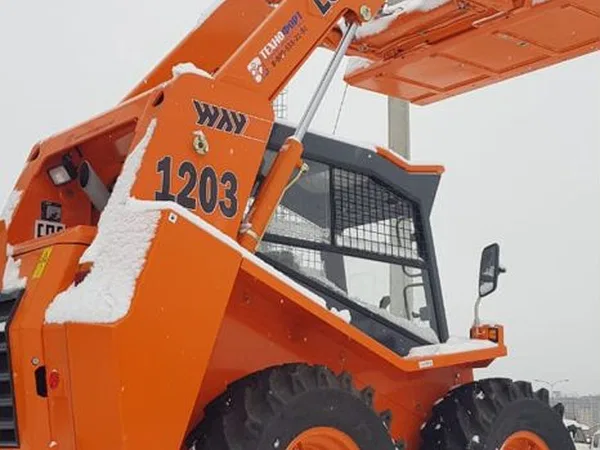 Мини-погрузчик Locust L1203