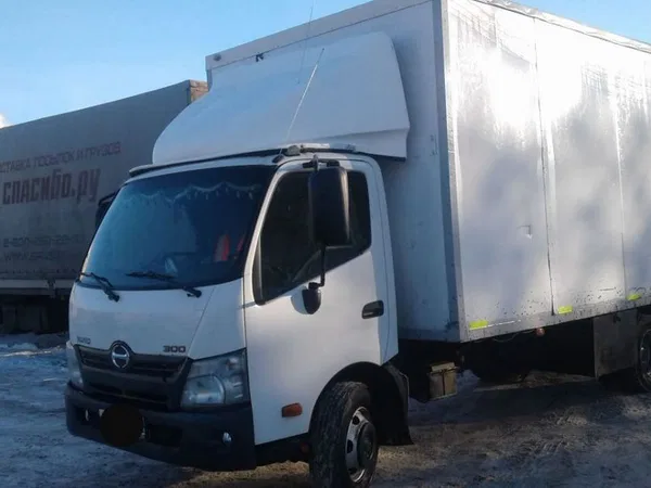 Промтоварный фургон Hino 300
