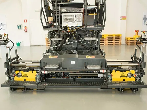Асфальтоукладчик Bomag BF 300
