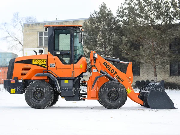 Фронтальный погрузчик MOLOT 180F