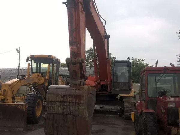 Гусеничный экскаватор Hitachi ZX330