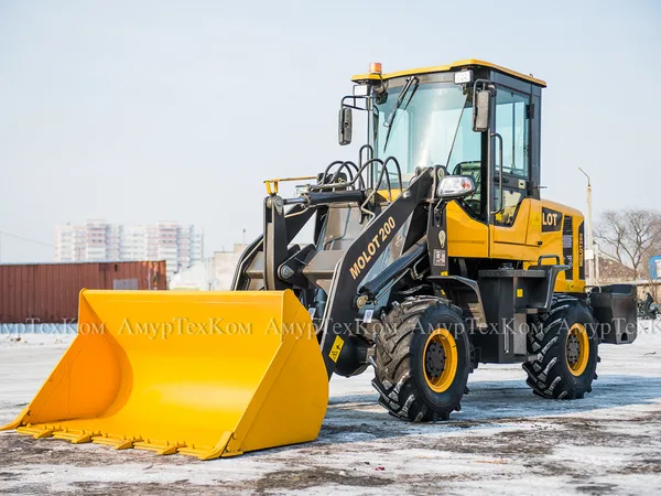 Фронтальный погрузчик MOLOT 200
