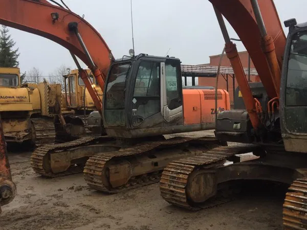 Гусеничный экскаватор Hitachi ZX200LC-3