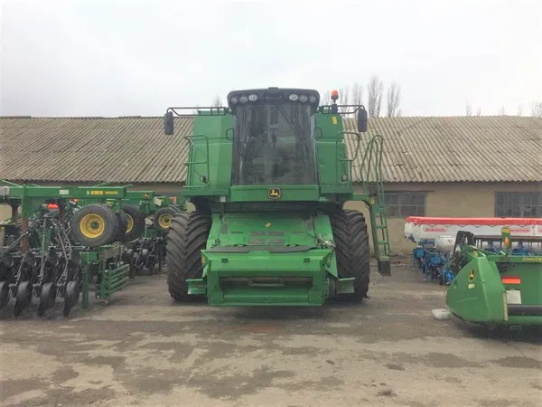 Зерноуборочный комбайн John Deere W650