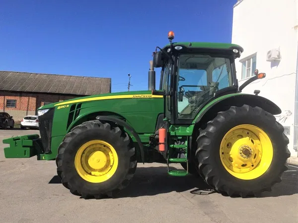 Трактор John Deere 8320R