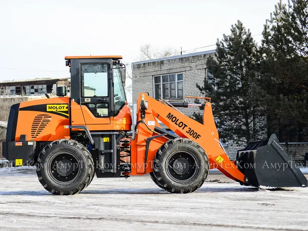 Фронтальный погрузчик MOLOT 300F