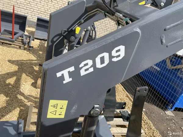 Навесной погрузчик (КУН) Metal-Fach T-209