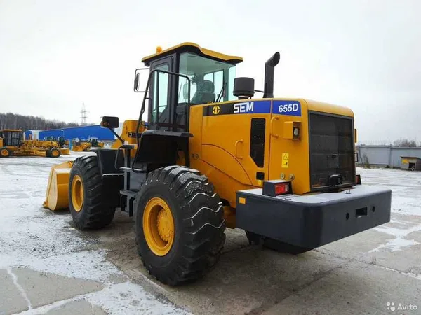 Фронтальный погрузчик SEM 655D
