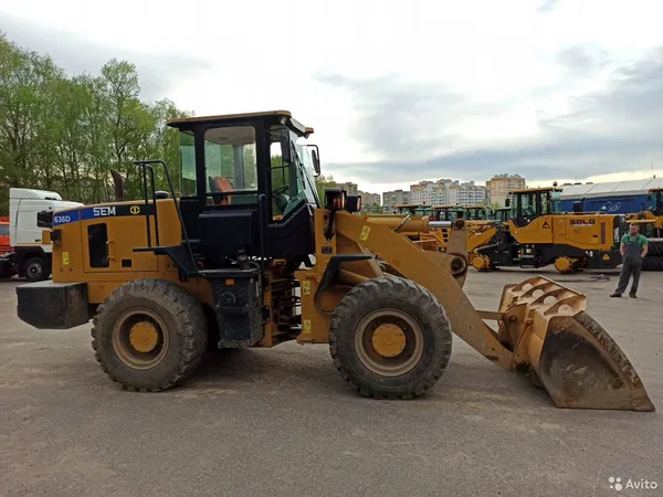 Фронтальный погрузчик SEM 636D