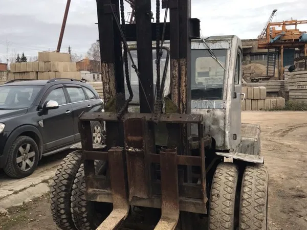 Вилочный погрузчик Львовский погрузчик
