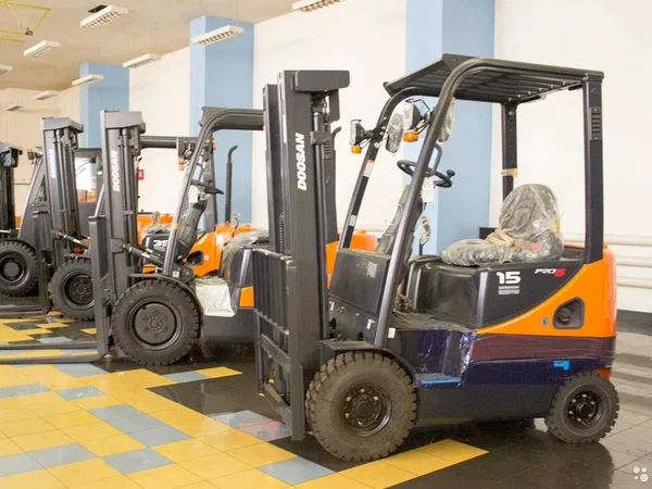 Вилочный погрузчик Doosan D15S-5