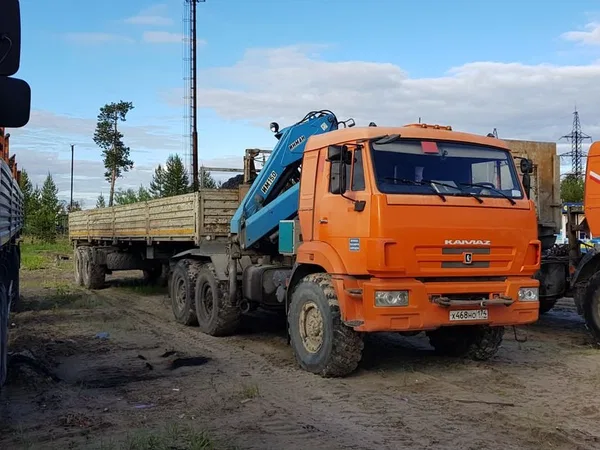 Седельный тягач КамАЗ с КМУ