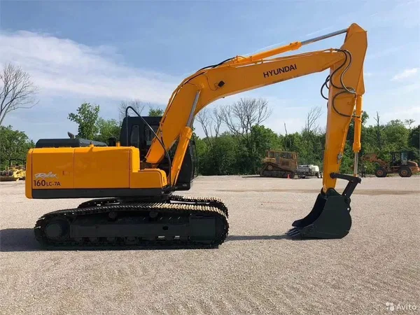 Гусеничный экскаватор Hyundai R160LC -7