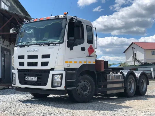 Седельный тягач Isuzu Giga