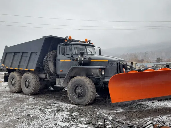 Комбинированная дорожная машина УРАЛ 5557