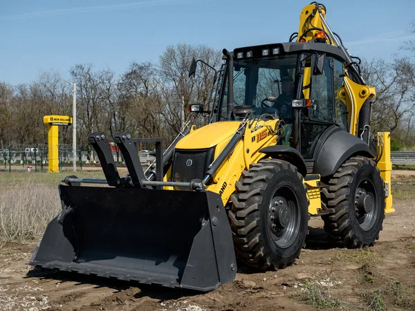 Экскаватор-погрузчик New Holland B115