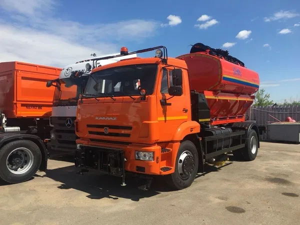 Поливомоечная машина КОММАШ Арзамас КО-806 на шасси КамАЗ 43253