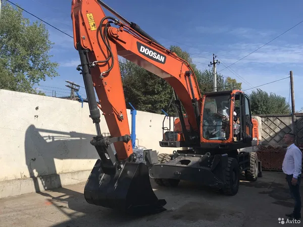 Колесный экскаватор Doosan DX190WA