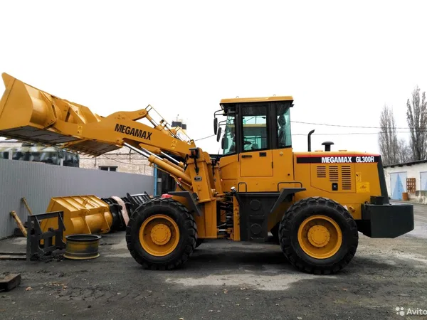 Фронтальный погрузчик MegaMax GL300A