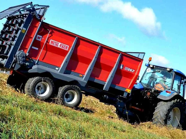 Разбрасыватель удобрений Metal-Fach N-267/1 (навозоразбрасыватель)
