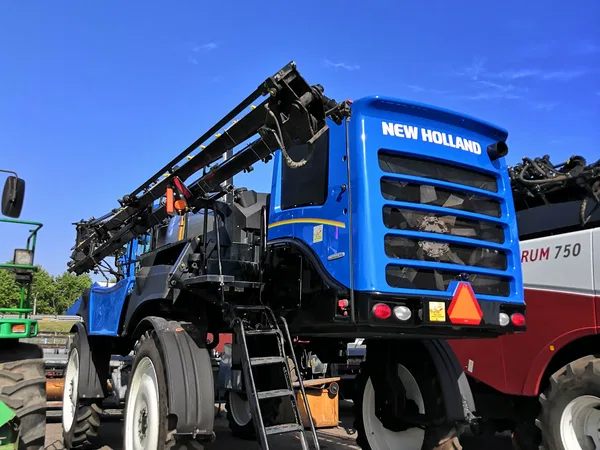 Самоходный опрыскиватель New Holland SP345F