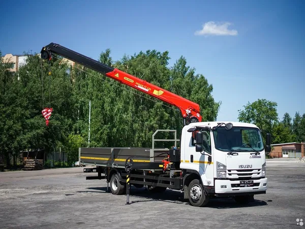 Бортовой грузовик с КМУ ISUZU Forward