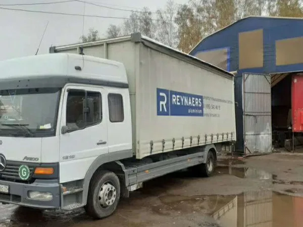 Тентованный грузовик Mercedes-Benz Atego