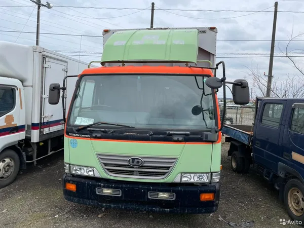 Промтоварный фургон Nissan Diesel