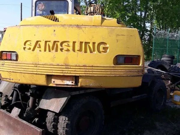 Колесный экскаватор Samsung