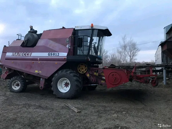 Зерноуборочный комбайн Палессе GS812