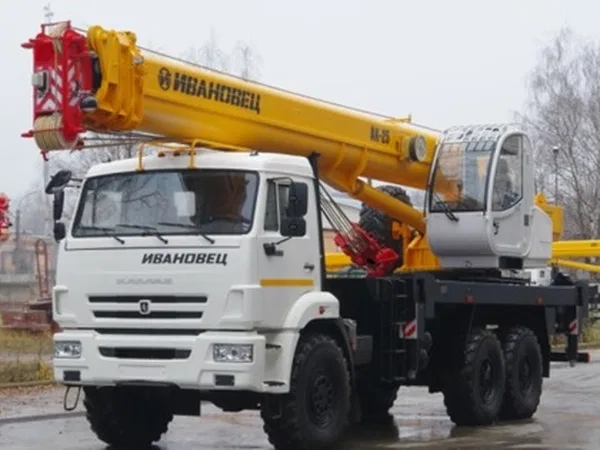Автокран Ивановец КС-45717К-3Р на шасси КамАЗ 43118