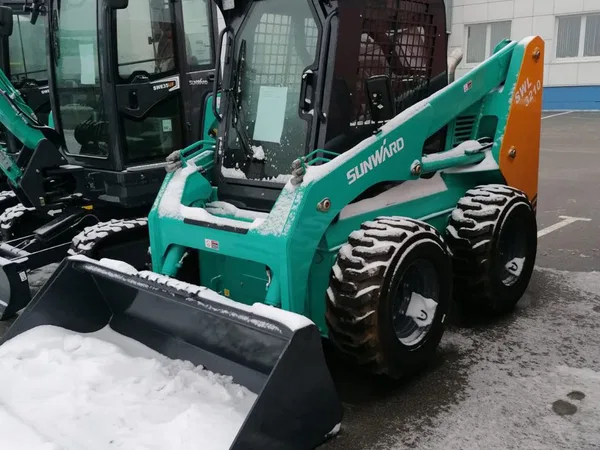 Мини-погрузчик Sunward SWL3220