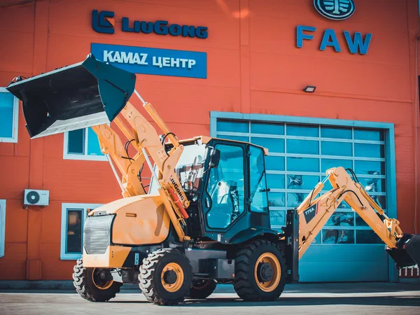 Экскаватор-погрузчик Liugong CLG775A