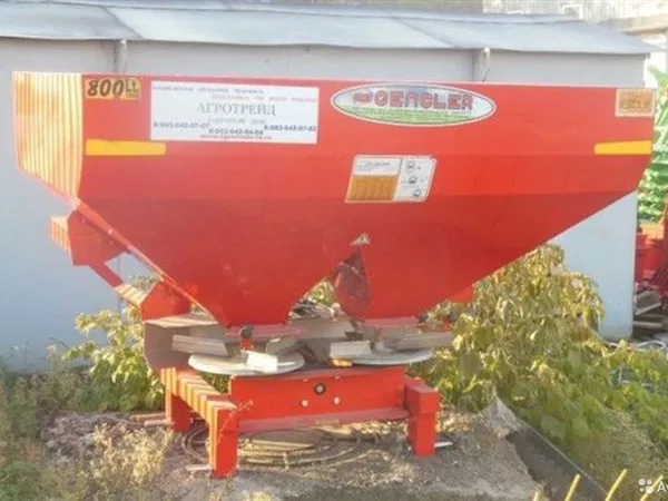 Разбрасыватель удобрений Gencler 1000 л.