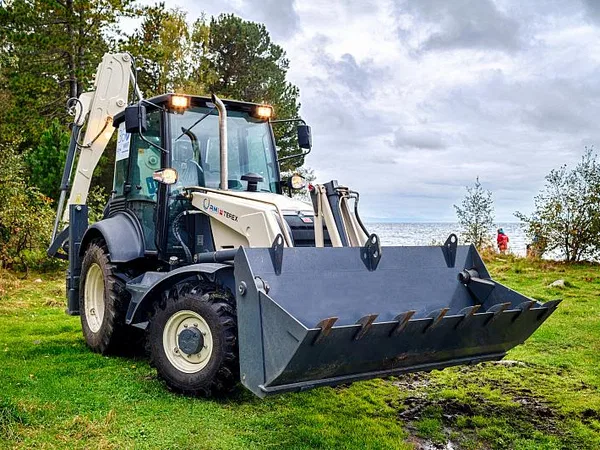 Экскаватор-погрузчик RM-Terex TLB 825