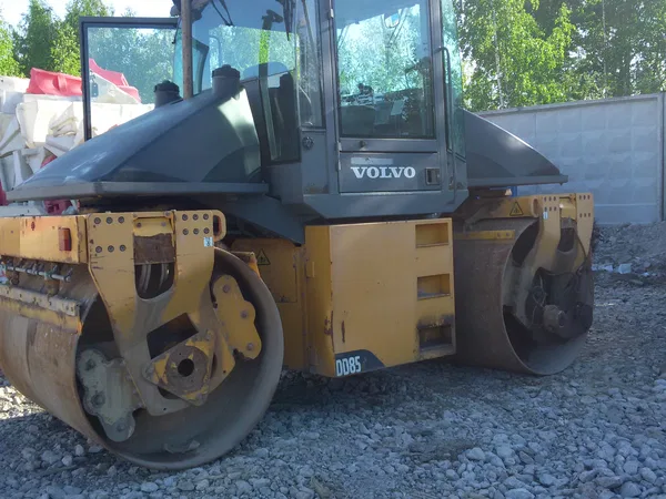 Двухвальцовый каток Volvo DD85