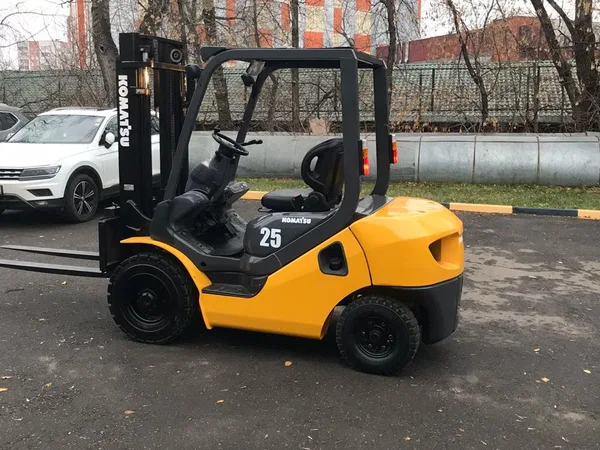 Вилочный погрузчик komatsu FD30