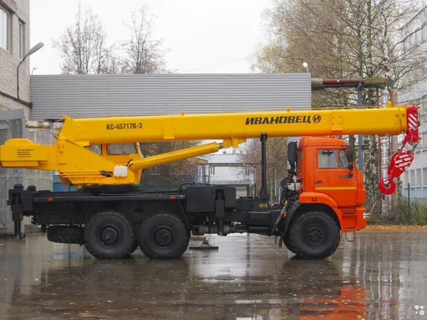 Автокран Ивановец КС-45717К-3В на шасси КамАЗ 43118