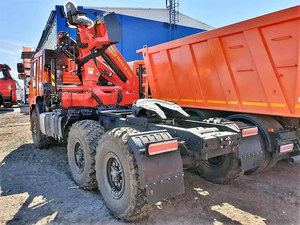 Седельный тягач КамАЗ 43118 с КМУ Palfinger
