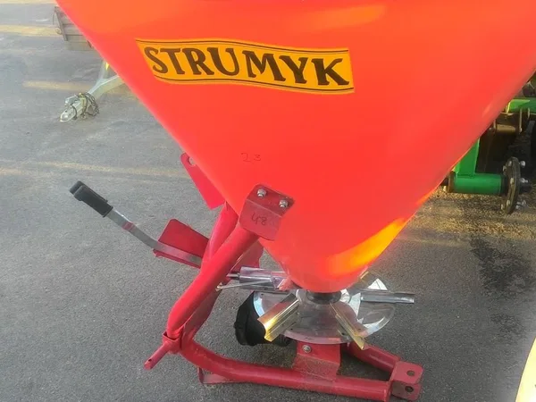 Разбрасыватель удобрений Strumyk 500 л.