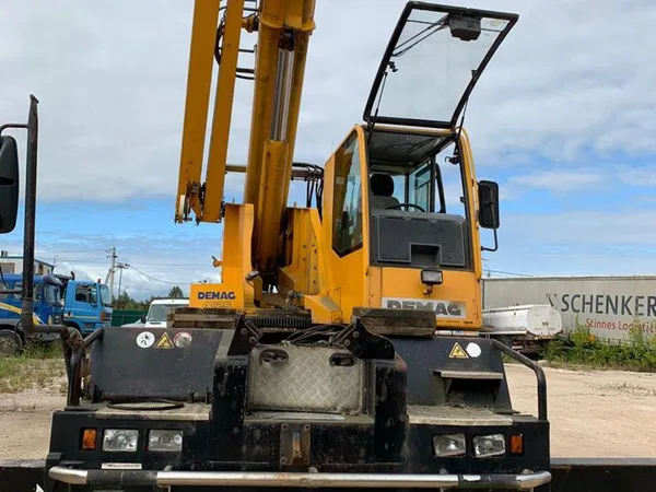 Самоходный кран Demag AC 25