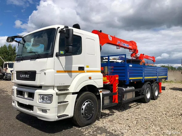 Бортовой грузовик с КМУ КамАЗ 65207 с КМУ Kanglim KS1256G-II TOP