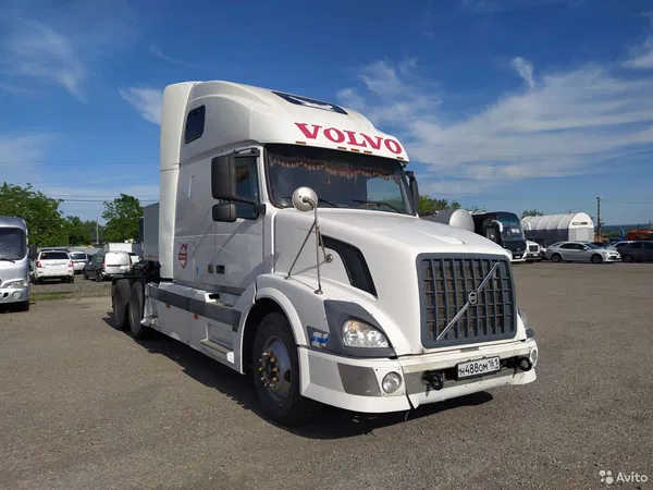 Седельный тягач Volvo VNL 670