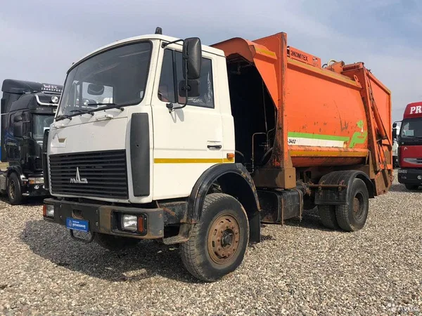 Мусоровоз РАРЗ МКЗ-3402 на шасси МАЗ 5337