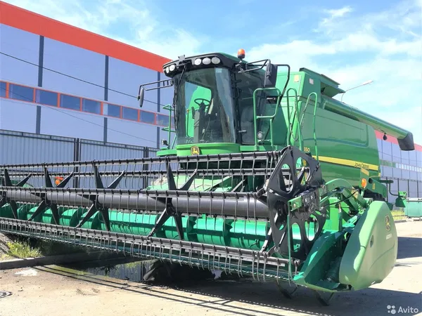 Зерноуборочный комбайн John Deere W650