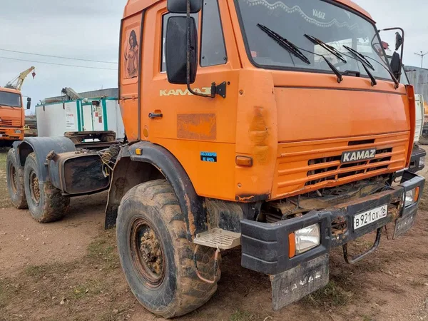 Седельный тягач Камаз 44108