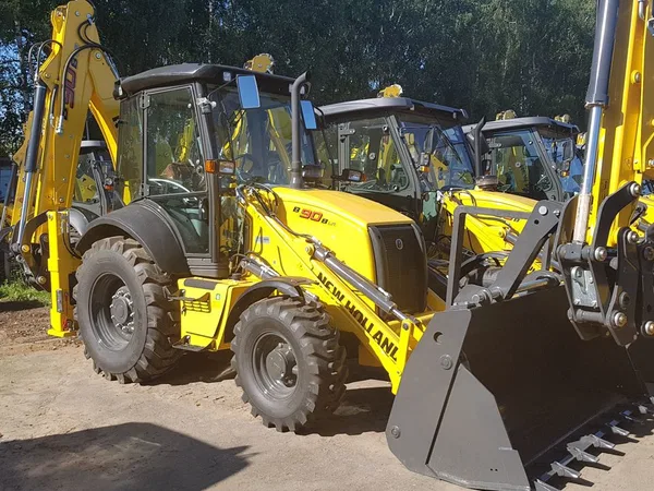 Экскаватор-погрузчик New Holland B90B LR