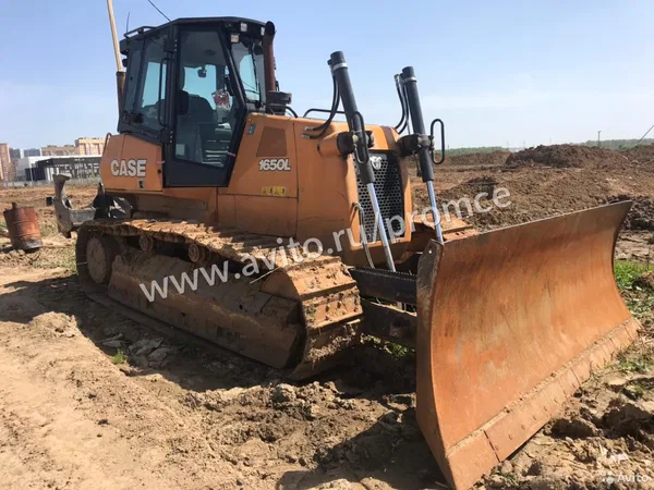 Гусеничный бульдозер CASE 1650L