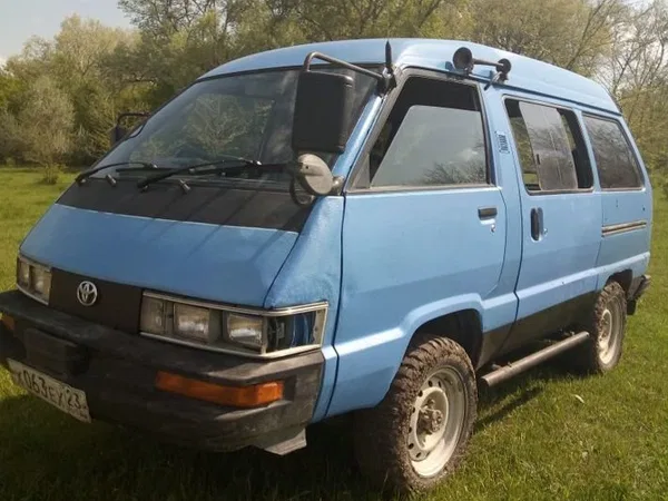 Микроавтобус Toyota